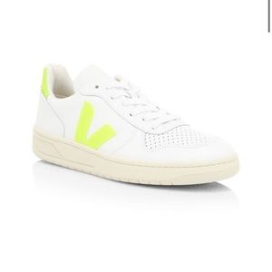 NWT neon green leather low top vejas